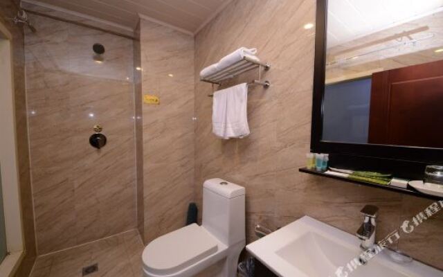 Spring Chain Hotel (Harbin Hexing Subway Station Shida Night Market)