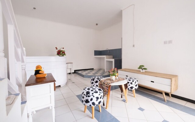 Roemah Hijaubiru by OYO Rooms
