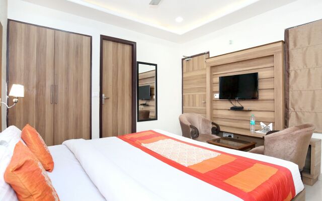 OYO 10940 Hotel Waves