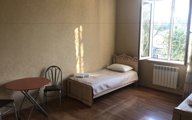 Bajo Guest House