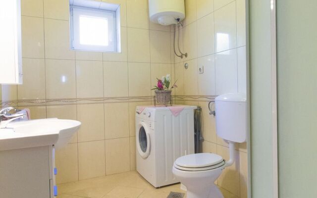 Apartment Vince - free parking: A2 plavi Primosten, Riviera Sibenik