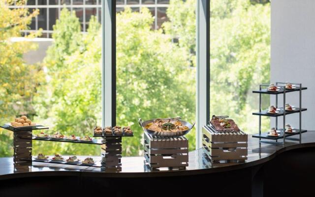 The Jacquard, Autograph Collection