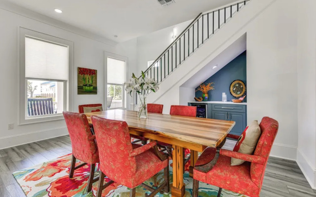 Walk to Pass Christian Beach: Stunning Family Home