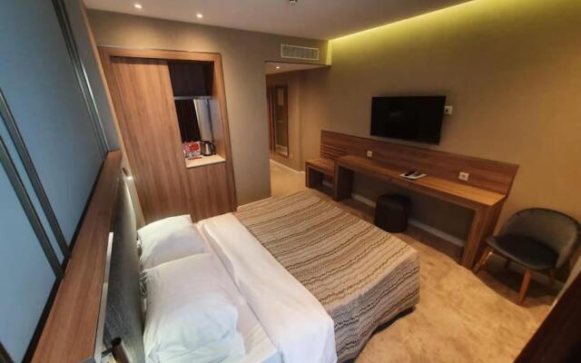 Leo Group BEST STUDIO 2507 Alliance Palace