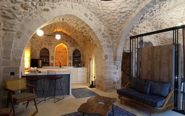 Tuğmaner Small House Ajar