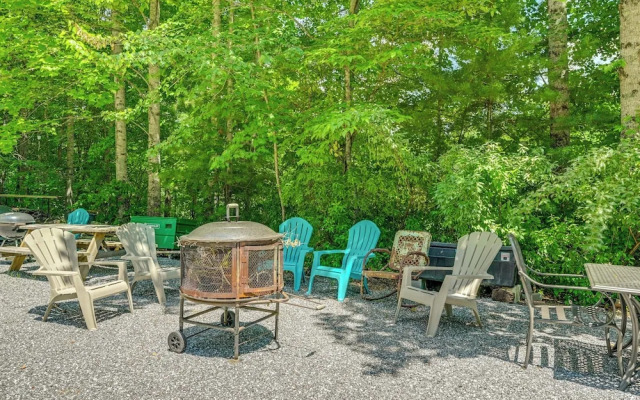 Whittier Vacation Rental Cabin in Tranquil Setting