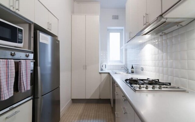 Spacious Art Deco apt. in Darlinghurst