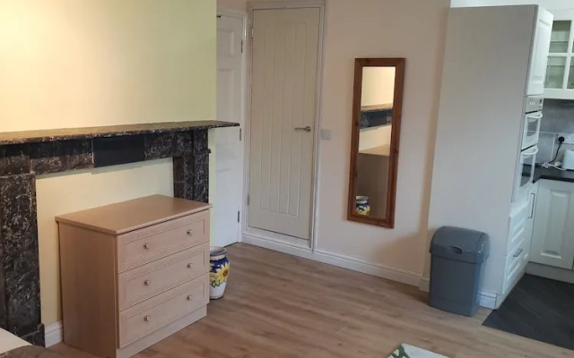 Self Contained Studio Flat in Winterton Hall