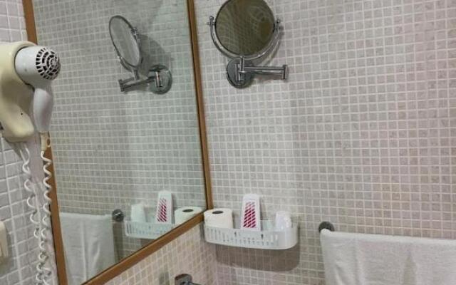 Hostal - Bungalows Camping Cáceres