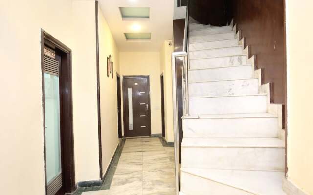 OYO 16441 Hotel Gurjeet