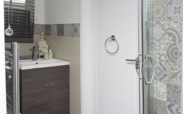 Beautiful 2 Bed Studio