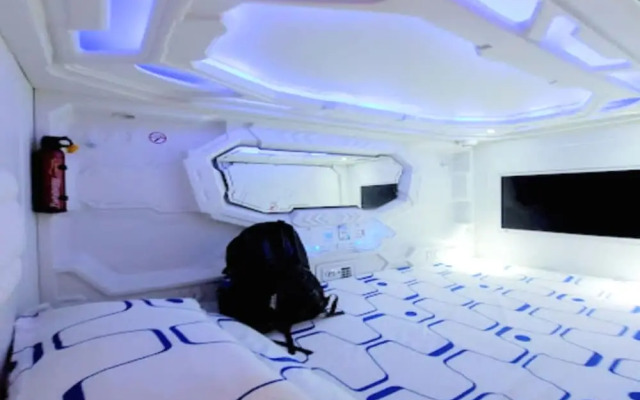 SPOT ON 90746 Vspace Guesthouse & Cafe