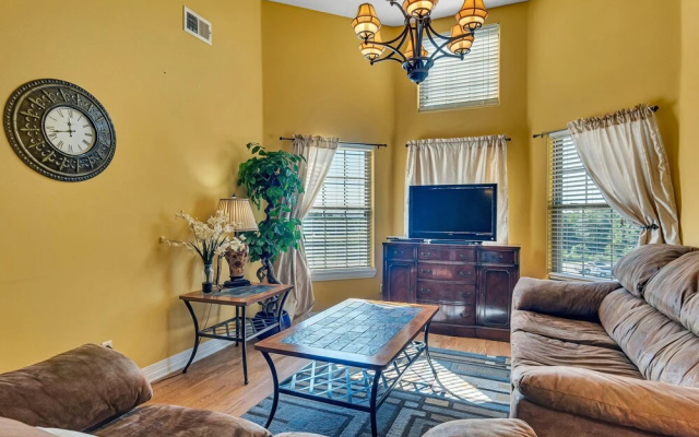Hopeful Hideaway 2 Bedroom Condo by Redawning
