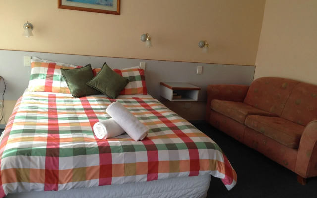 The Coachman Motel & Units