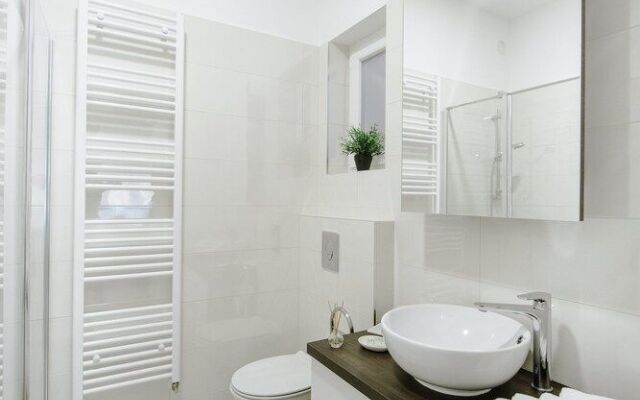 Apartment British Square