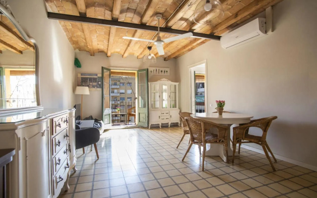 41CB193- Charming rustic apartment