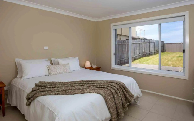 PENINSULA 180 Gerroa 4pm check out Sundays