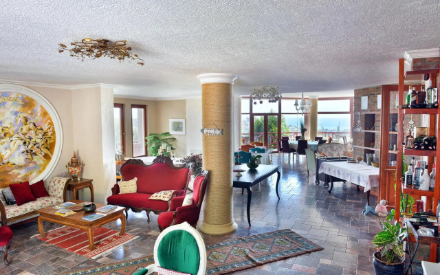 Aeneas Hotel
