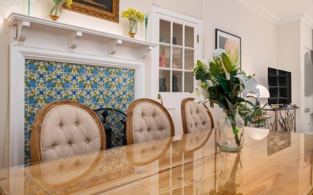 Classic Designer Beautiful 1 Bed Home With Parking