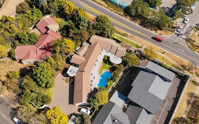 Woodmead Guest Lodge