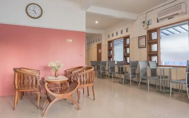 RedDoorz near Politeknik Ilmu Pelayaran 2
