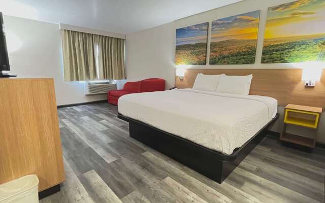 Days Inn by Wyndham Columbus IN
