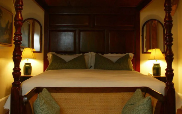 Historic Jacob Hill Inn