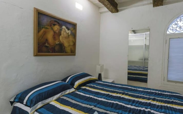 Luxury Large Apartment With Colonial Balcony