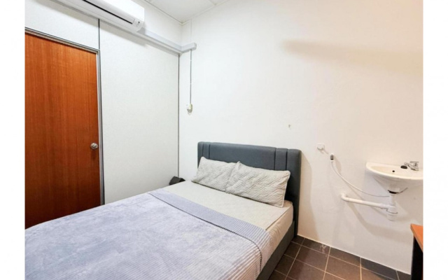Hotel O S Homestay Premium