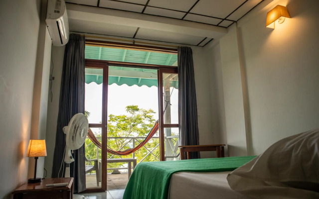 South West Bay Cabañas