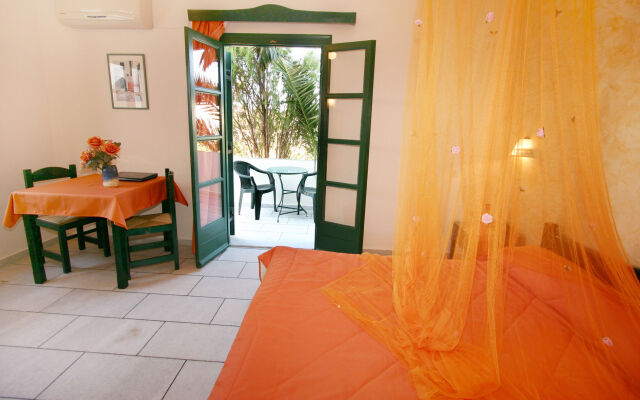 Studios Vrettos Beachfront Hotel