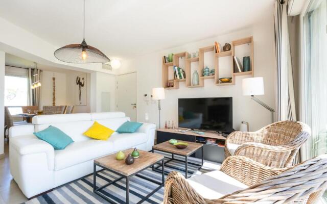 SERRENDY TERRACE SWIMMING-POOL PARKING NEW Close to beaches