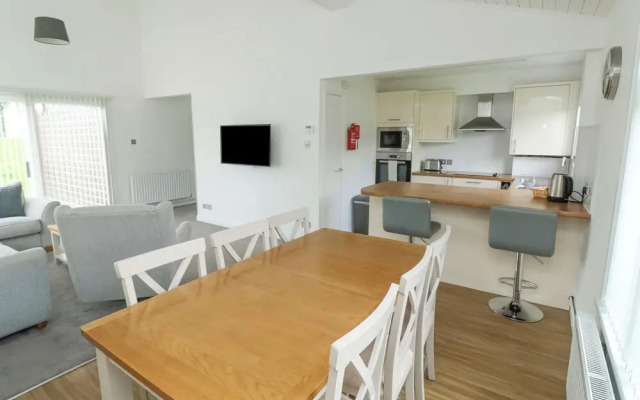 Harcombe House Bungalow 1