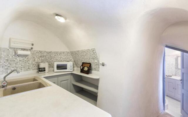 Andreas Cultural Cave House in Imerovigli, Santorini