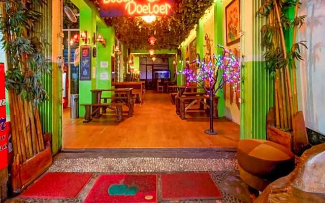 OYO Life 3103 Opo Homestay & Kost