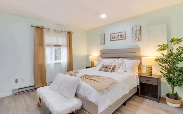 Home w/ Deck & Community Pool in Tobyhanna!