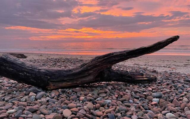 The Duplex Nairn- Spacious 3 Bedroom with sunny balcony