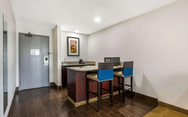 Comfort Suites Omaha East-Council Bluffs