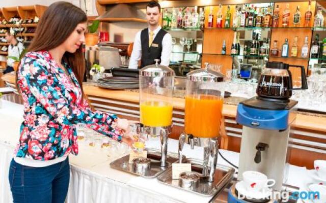 Orchidea Hotel Lipót