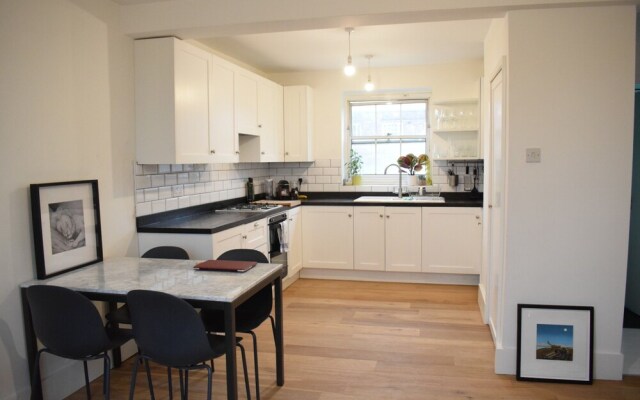 2 Bedroom Apartment in Clapham Sleeps 4