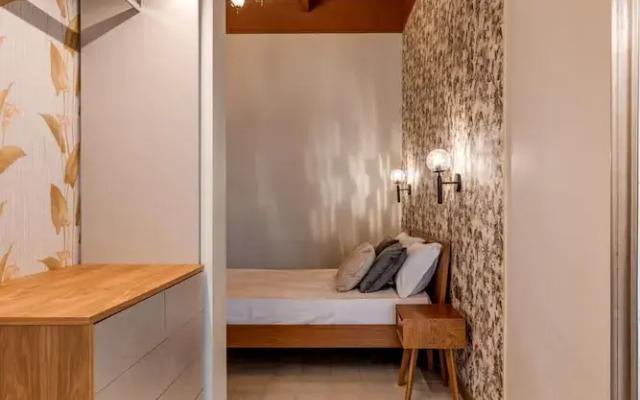 Spacious Apartment With Patio and Workspace