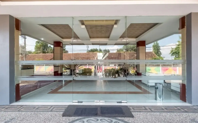 OYO Flagship Tembok Batu Residence
