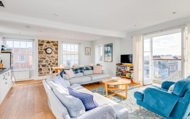 Apt 3, 26 Broad Street