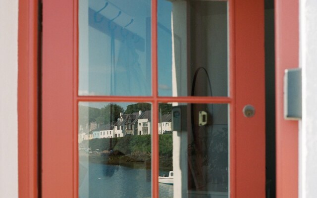 Roundstone Quay House