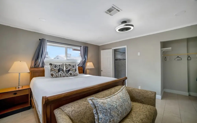 Las Vegas - 5 Mins From The Strip 4 Bedroom Home by RedAwning