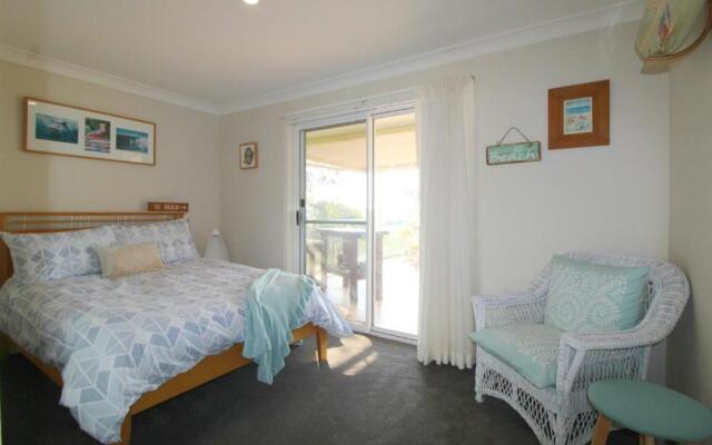 Barefoot, 32 Skyline Crescent, Crescent Head