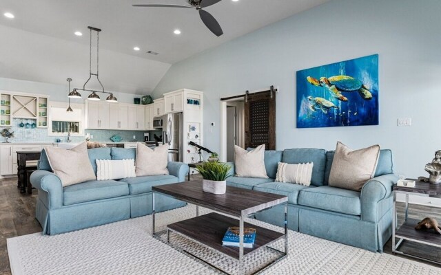 Ohana 3 Bedroom Home by RedAwning