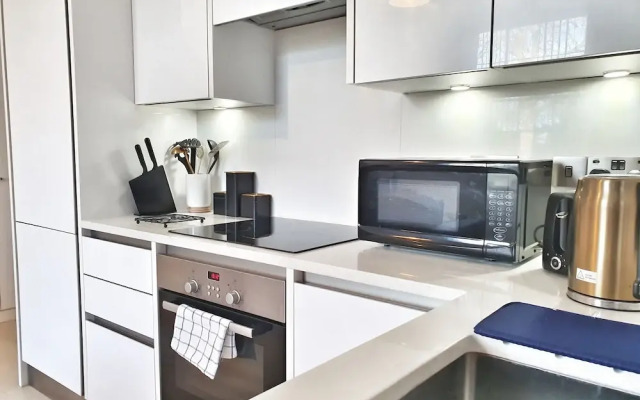 Modern Executive Apartment in Reading