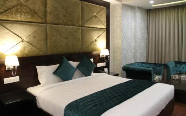 OYO Premium Ptl Chowk Phase 5 Mohali(Cha095)