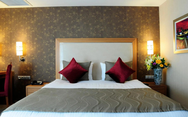 Demora Hotel